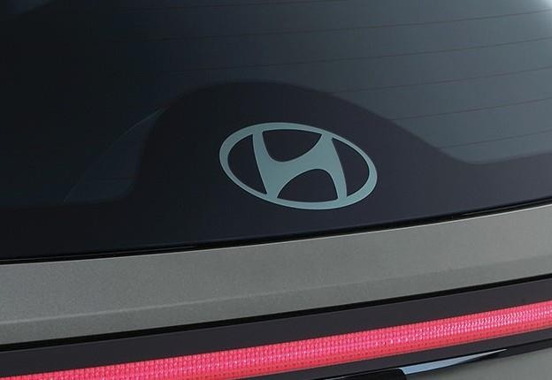 Logo Hyundai chìm